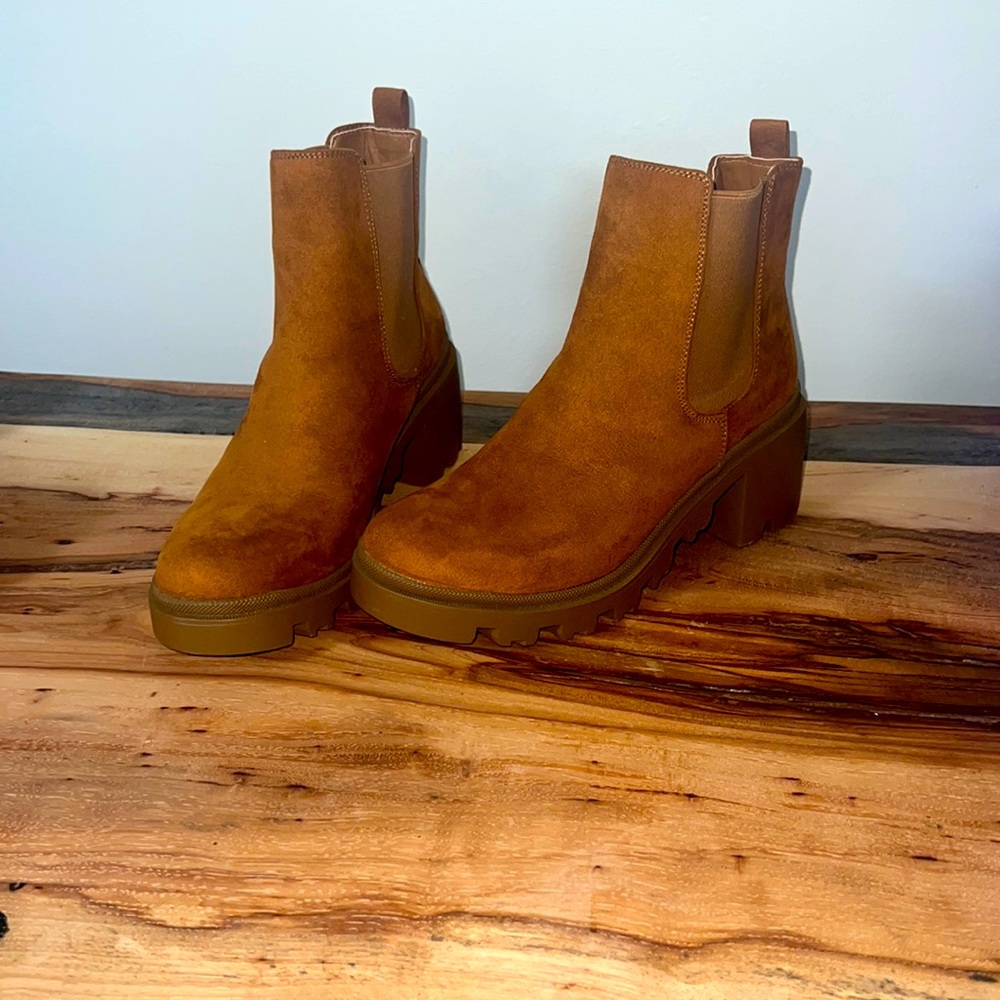 Combat boots